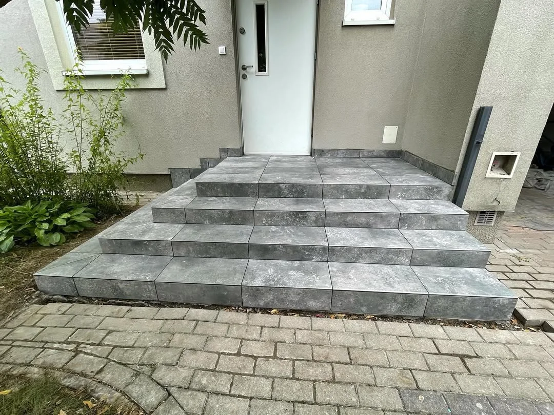 Tiled entrance steps