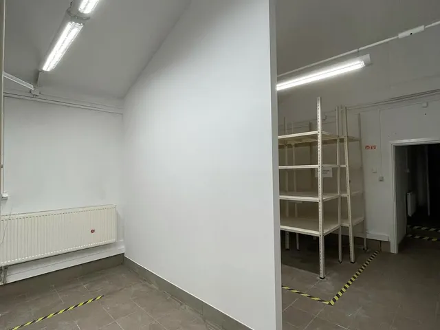 Commercial partitions