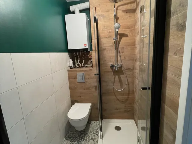 Compact shower room